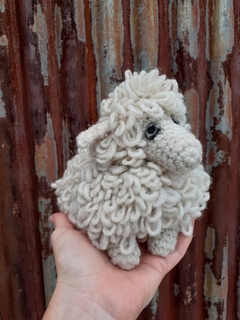 Oveja de lana de oveja tejida a mano - ulala-artesanias
