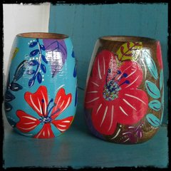 Mate pintado a mano con motivos florales en internet