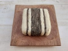 Set Jabón artesanal exfoliante más jabonera de madera algarrobo - comprar online