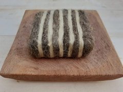 Set Jabón artesanal exfoliante más jabonera de madera algarrobo - tienda online