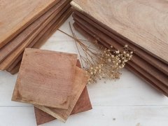 Tablita cuadrada de madera de algarrobo