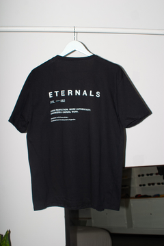 Remera Eternals Negra - comprar online