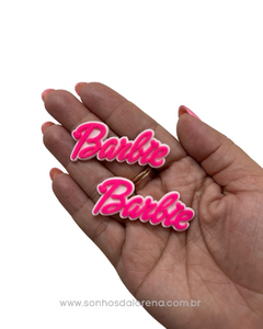 APLIQUE EMBORRACHADO NOME BARBIE ROSA NEON COM BASE BRANCA 5CM (2 UNIDADES)