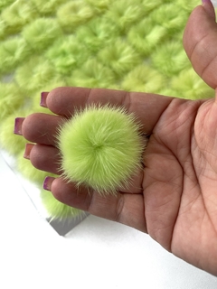 POMPONS ACHATADINHOS DE PELUCIA 4,5CM VERDE NEON 2 UNIDADES - comprar online