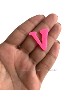 APLIQUE ACRILICO LETRA "V" ROSA NEON 2,5CM X 2,5CM UNIDADE - comprar online