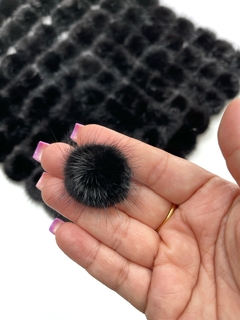 POMPONS ACHATADINHOS DE PELUCIA 2,5CM PRETO 2 UNIDADES - comprar online