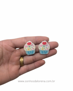 APLIQUES DE RESINA CUPCAKE COM CEREJA 2CM (2 UNIDADES) - comprar online