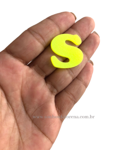 APLIQUE ACRILICO LETRA "S" AMARELO NEON 2,5CM X 2,5CM UNIDADE - comprar online