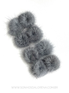 POMPONS ACHATADINHOS DE PELUCIA 2,5CM CINZA 2 UNIDADES - comprar online