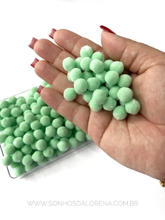 POMPOM DE FIBRA 10MM VERDE BB PACOTE COM 4 GRAMAS APROX. 50 UNIDADES - comprar online