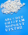 APLIQUE ALFABETO EM ACRILICO BRANCO 10MM (160 LETRAS )