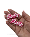 APLIQUE EMBORRACHADO NOME BARBIE BRANCO COM BASE PINK 5CM (2 UNIDADES)