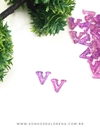 APLIQUE DE RESINA LETRAS V ROXO COM CONFETES KIT COM 2 UNIDADES