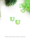 APLIQUE DE RESINA LETRAS U VERDE NEON COM CONFETES KIT COM 2 UNIDADES