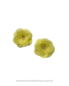 FLOR ORQUIDEA EM VOIL COM PEROLA E STRASS 3X3,5 AMARELO BEBE 2 UNIDADES - loja online