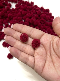 KIT COM 10 POMPONS DE MALHA DE 1,5CM MARSALA - comprar online