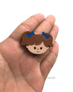 APLIQUE ACRILICO BONECA LAÇO AZUL ROYAL 4 X 2CM COM 2 UNIDADES - comprar online