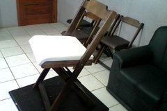 Cadeira dobrável com assento estofado - Mesasclub.com - Mesas e cadeiras de madeira para bar e lanchonete