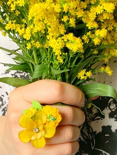 Anillo flor amarilla FLORIDA - Gabriella Capucci