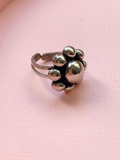 Anillo de flor plateado DANA - comprar online