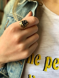 Anillo dorado de calavera SKULL