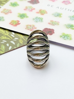 Anillo plateado de lineas MATILDA