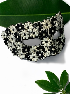 Antifaz blanco y negro de flores MARGOT - comprar online