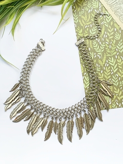 Collar plateado con hojas SUSANNAH - comprar online