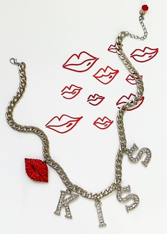 Collar cadena plateada dijes de strass KISS en internet