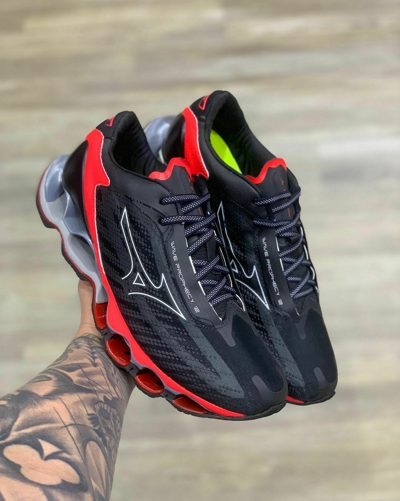 Mizuno wave prophecy top 4 preto e vermelho