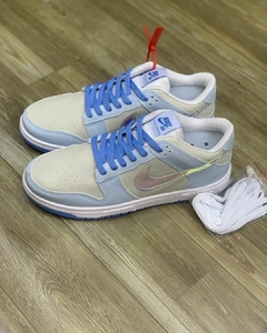 Tênis Masculino SB Dunk Low Branco Azul BB - comprar online