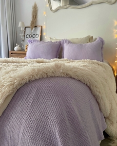 Juego pie de cama y almohadones lila (para dos plazas) - comprar online