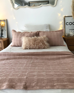 Pie de cama pampeano rosa viejo (para dos plazas y queen)