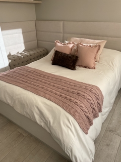 Pie de cama tejido rosa (para dos plazas) - comprar online