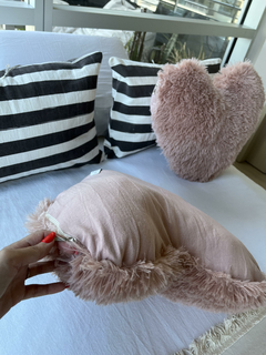 Almohadón corazón ultra soft rosa - comprar online