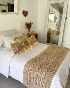 Pie de cama tejido beige (para dos plazas) en internet