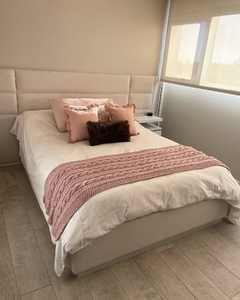 Pie de cama tejido rosa (para dos plazas)