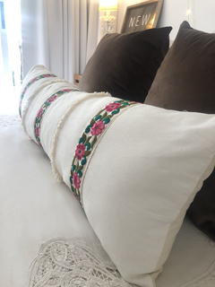 Juego pie y almohadón bordado flores y flecos (dos plazas) en internet