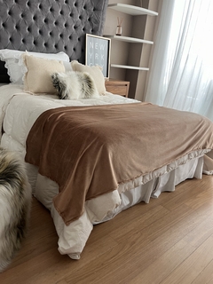 Pie de cama plush camel