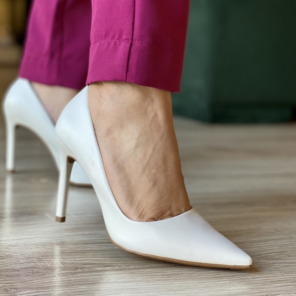 Scarpin branco com tornozeleira sales