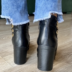 Bota Couro Conforto Salto Médio Preta - PERLATTO - Quattro Calçados - Loja Online de Calçados Femininos em BH