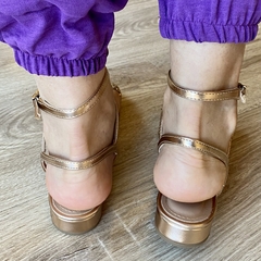Sandália Rasteira Saltinho Dourada - QUATTRO - Quattro Calçados - Loja Online de Calçados Femininos em BH