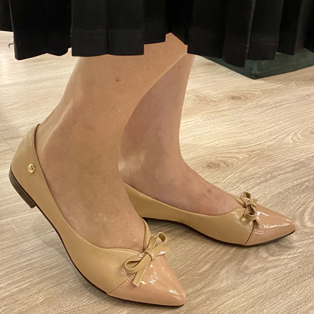 Sapatilha Conforto Verniz Bico Fino Nude QUATTRO