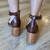 Sandália Salto Bloco Couro Marrom Placas Douradas - Quattro Calçados - Loja Online de Calçados Femininos em BH