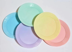 Platos 23cm Plástico Duro Descartable Hermosos Colores Pastel! en internet