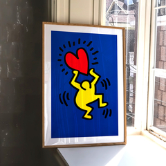 Cuadro Keith Haring - Man Holding Heart Blue