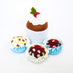 Kit Docinhos da Vó Bisa: Cupcake Chantilly Cereja