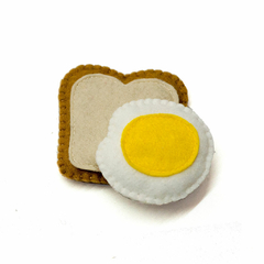 Pão com ovo de feltro