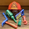 Set casco de bombero con herramientas