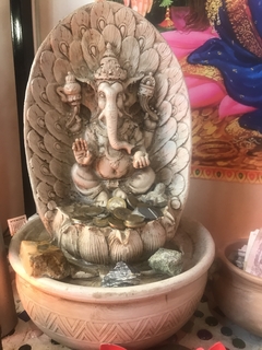 Fuente de agua Ganesha con respaldo Art 51090